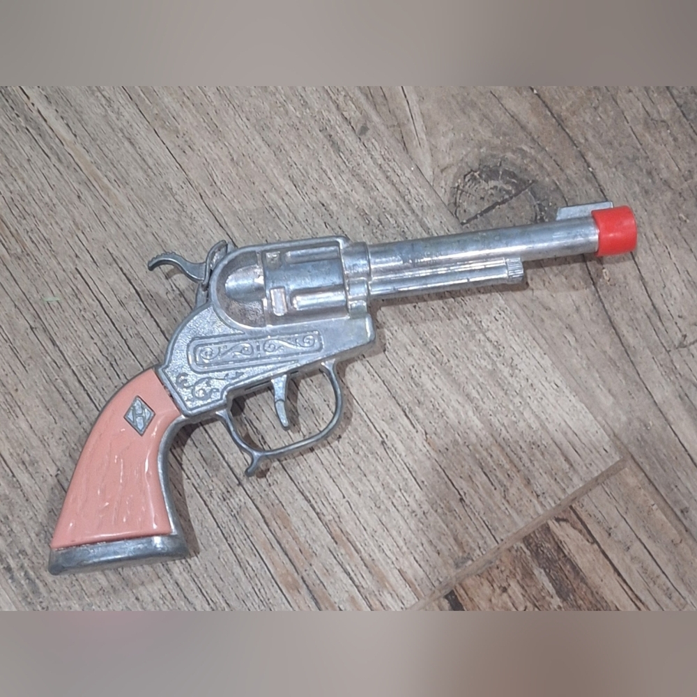 Vintage Leslie Henry Halco Diamond H Laramie Cap Gun Western Pink handle pistol